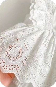 VESTIDO ENCAJE BEIGE CON DIADEMA - Image 3